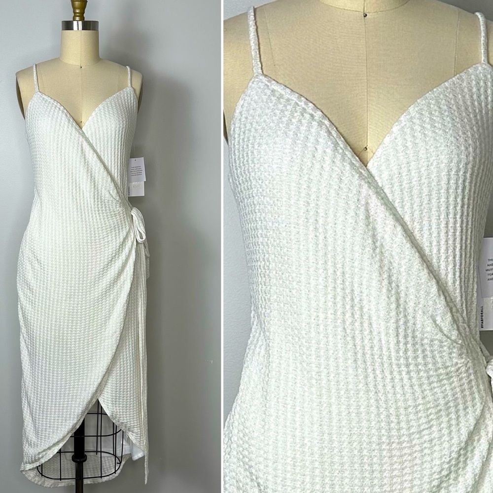 NWT JUSTFAB Sleeveless Wrap Cocktail Dress White / Silver Metallic Size Medium - Picture 3 of 11